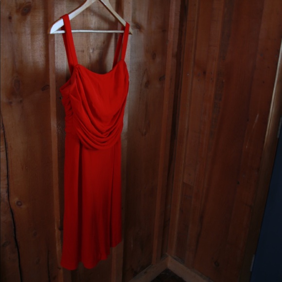 Beautiful red dress - Picture 5 of 7